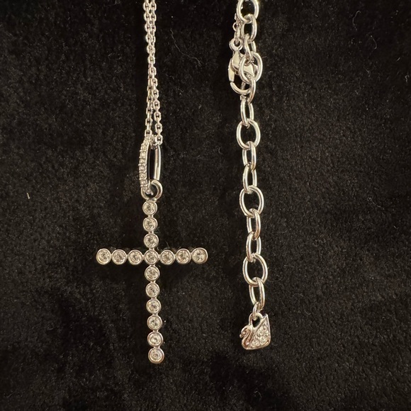 Swarovski cross necklace - Picture 5 of 5